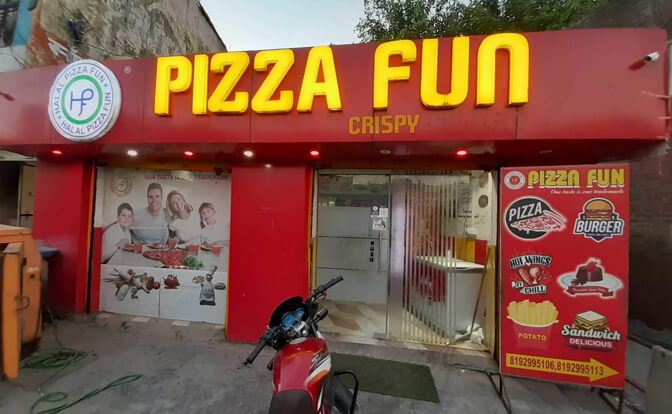 Halal Pizza Funr Apna Sambhal