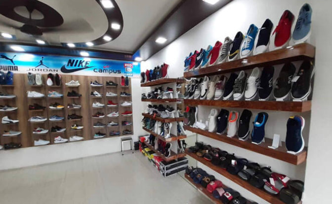 Raymond Shoe Corner Sambhal Apna Sambhal